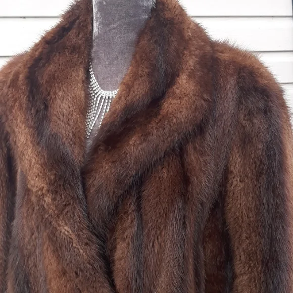 VINTAGE🤎60's Luxurious MID LENGTH Brown Fur Coat Size Med/Lg - Picture 3 of 11